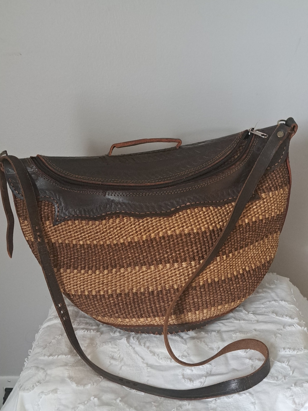 VTG Sisal leather crossbody bucket bag hand tooled Handbag rustic Bohemian Artsy - Picture 2 of 16
